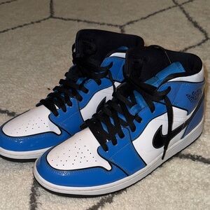 Jordan Men's Blue, Black, and White Sneakers